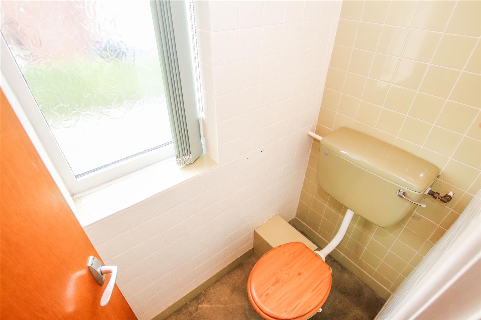 SEPARATE WC